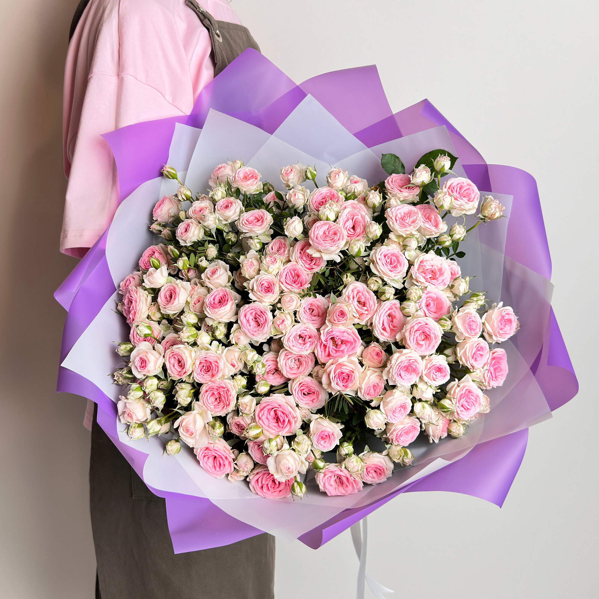 Букет из 15 кустовых роз Кейтлин. Букет 690 ALMOND ROSES