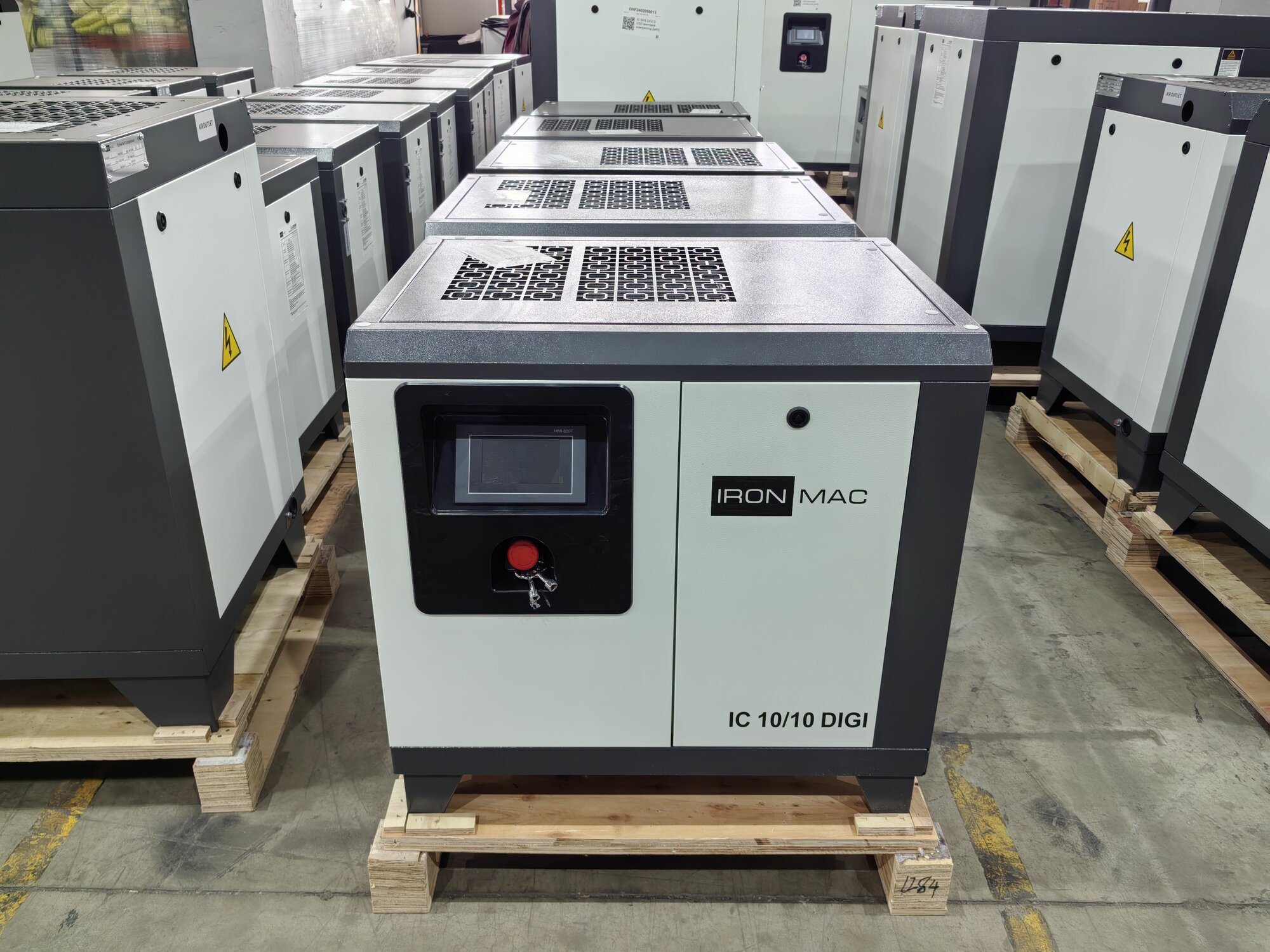 фото Винтовой компрессор IRONMAC IC 10/10 DIGI