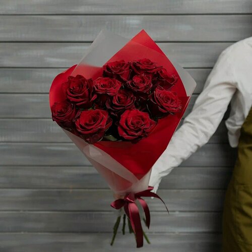Изображение товара Букет живых цветов из 11 красных роз в упаковке Эквадор 60 см