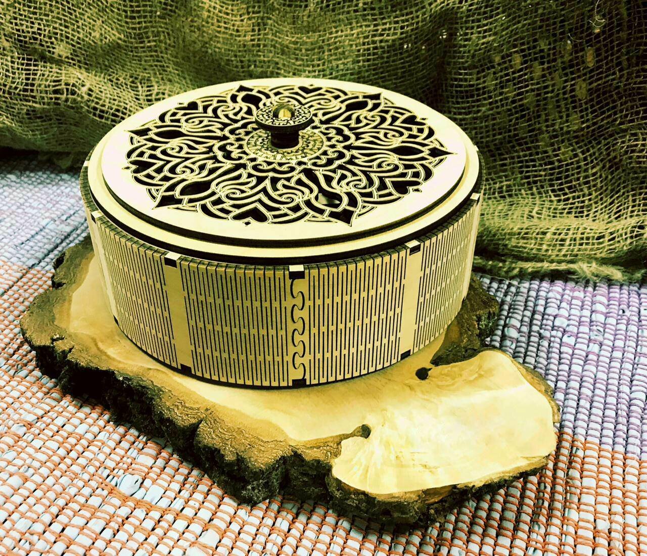 фото Шкатулка деревянная круглая 8-ми секционная