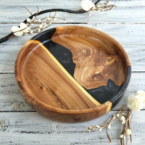 Блюдо тарелка из дерева и полимерной смолы