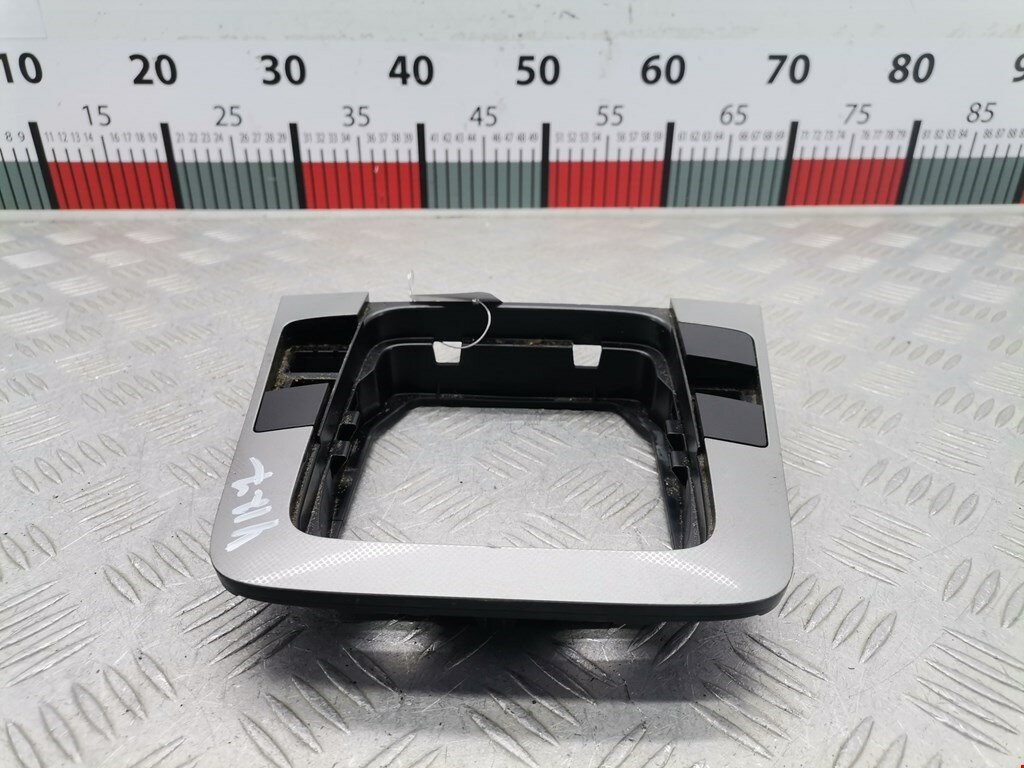 Накладка декоративная на кулису (рамка рычага КПП) Volkswagen Passat 6 3C0864263G арт. 2104948