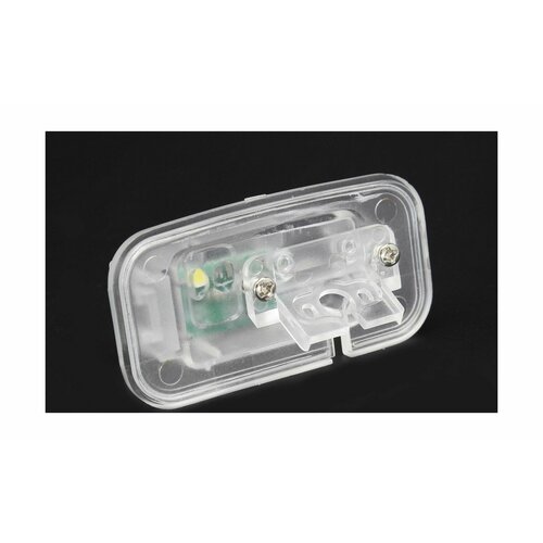 Плафон для Toyota Camry 2018 в подсветку номера для установки не штатной камеры заднего вида 900₽