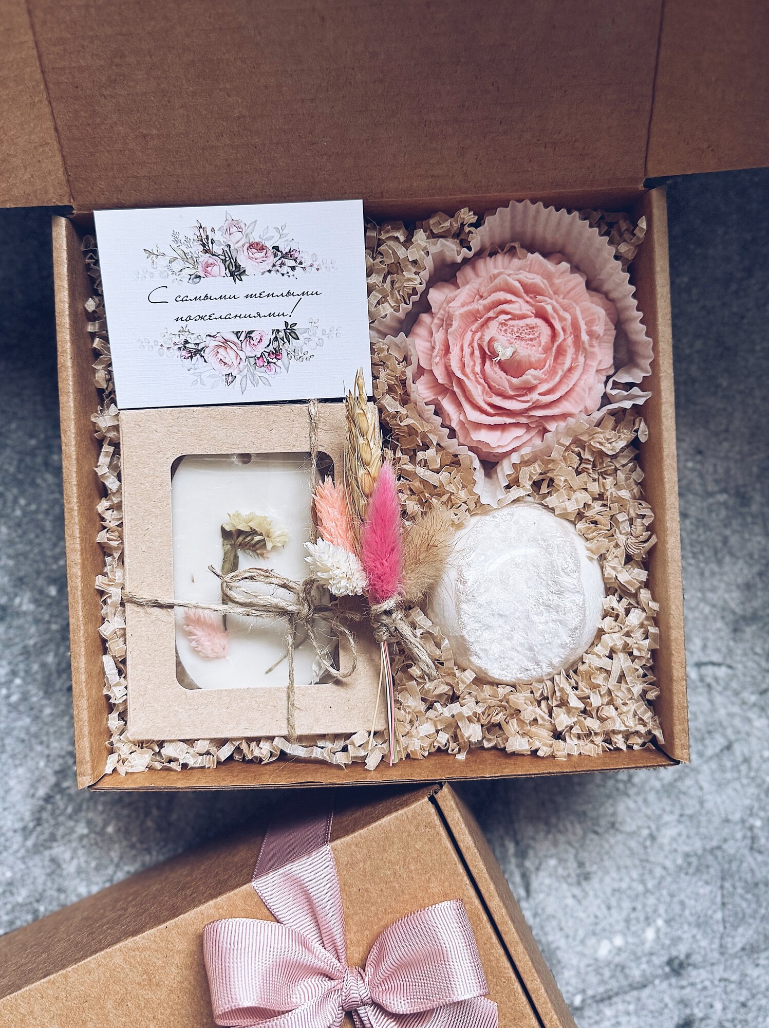 Подарочный набор PERFECT PRESENT "Розовая мечта", соевая свеча, бомбочка, сухоцветы, 17x17x7 см