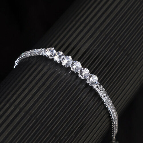 Жесткий браслет, размер 15 см, белый браслет со стразами циркон изыск эллипсы цвет белый в серебре 15см