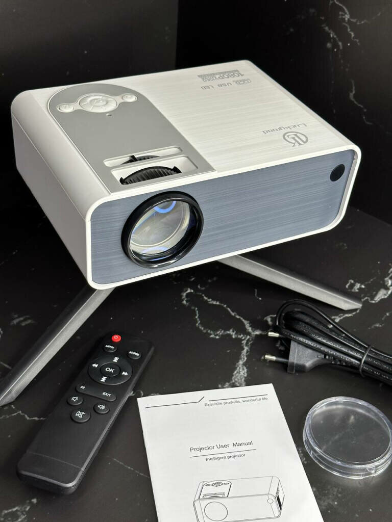 Проектор общий "Luckurood" / Мини проектор для фильмов / LED домашний проектор М8