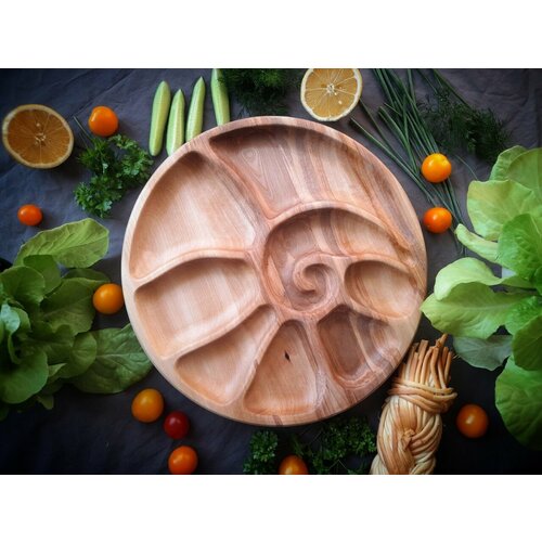 Круглый поднос из натурального дерева для сервировки стола 30см