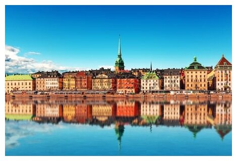 Постер на холсте Живописная летняя панорама с видом на набережную Старого города в Стокгольме (Швеция) 45см. x 30см.
