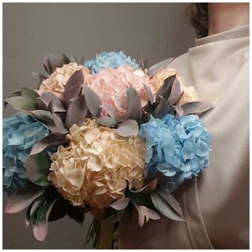 Красивый букет с розовой и голубой гортензией, MIX