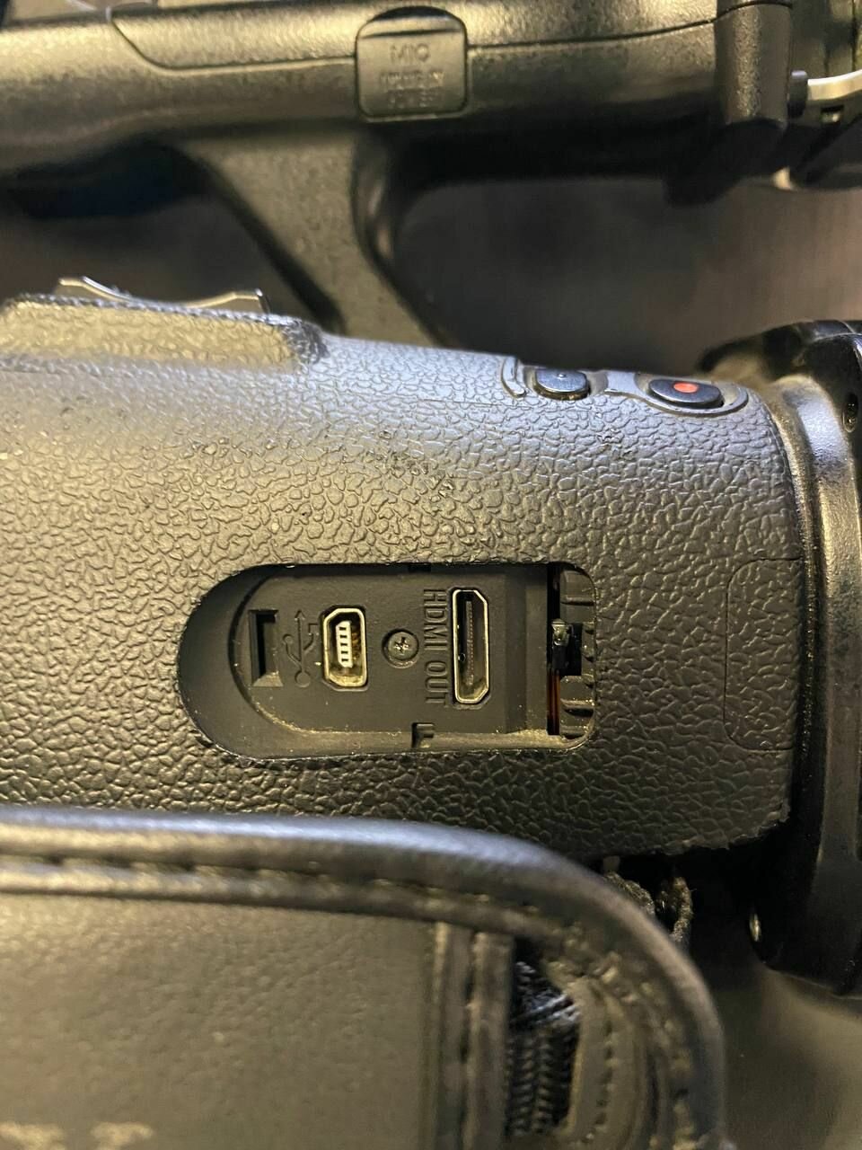 Видеокамера Sony NEX-VG900E — фото 13