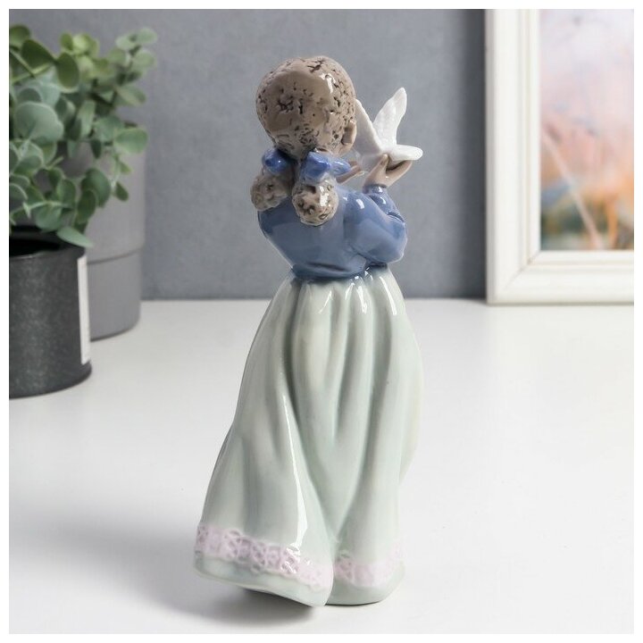 Сувенир керамика "Девочка с хвостиками, с белым голубем" цветной 20х6х8,5 см./В упаковке шт: 1 - фотография № 4