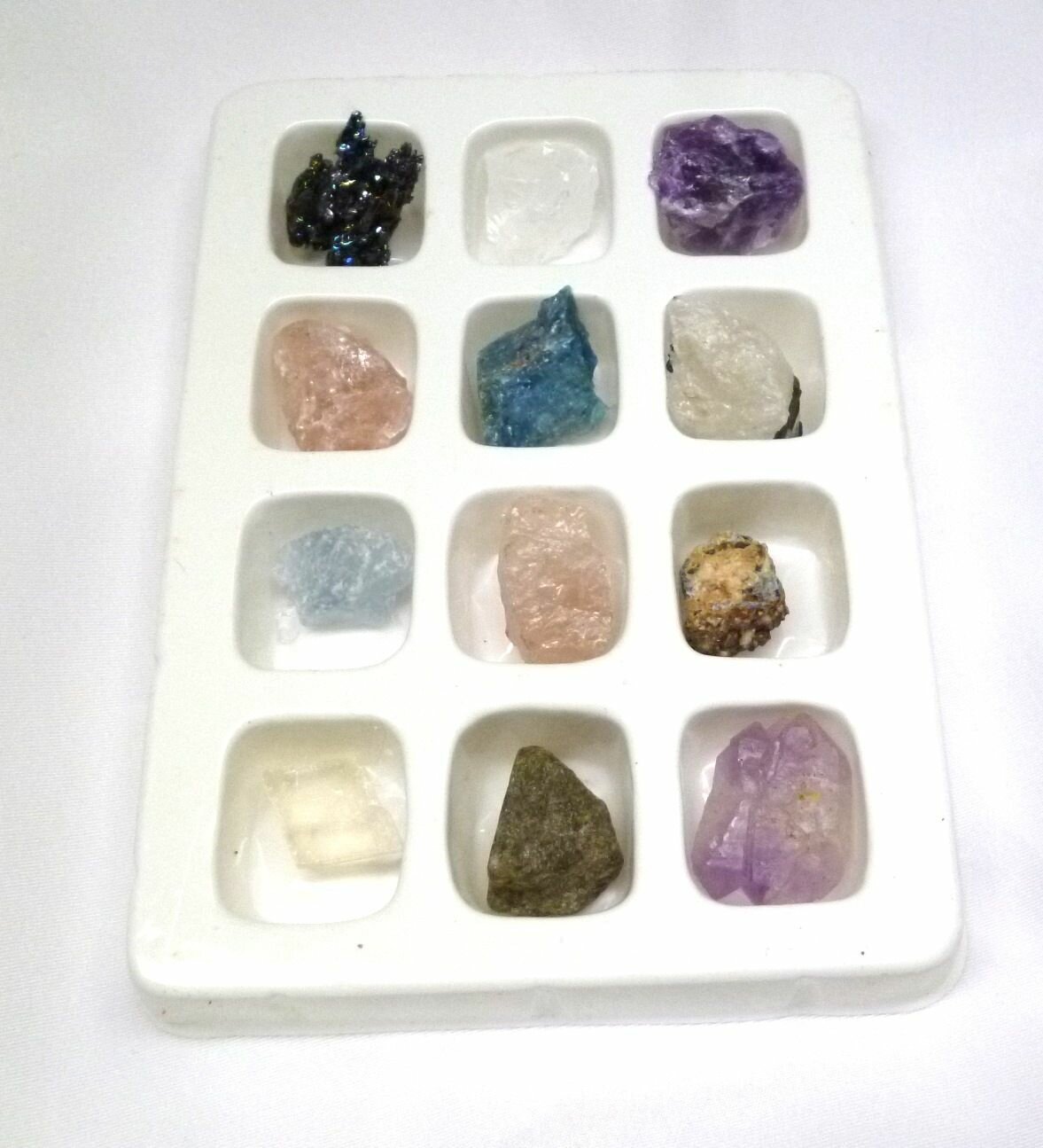 Подарочный набор образцов природных минералов. 12 штук камней / упак.