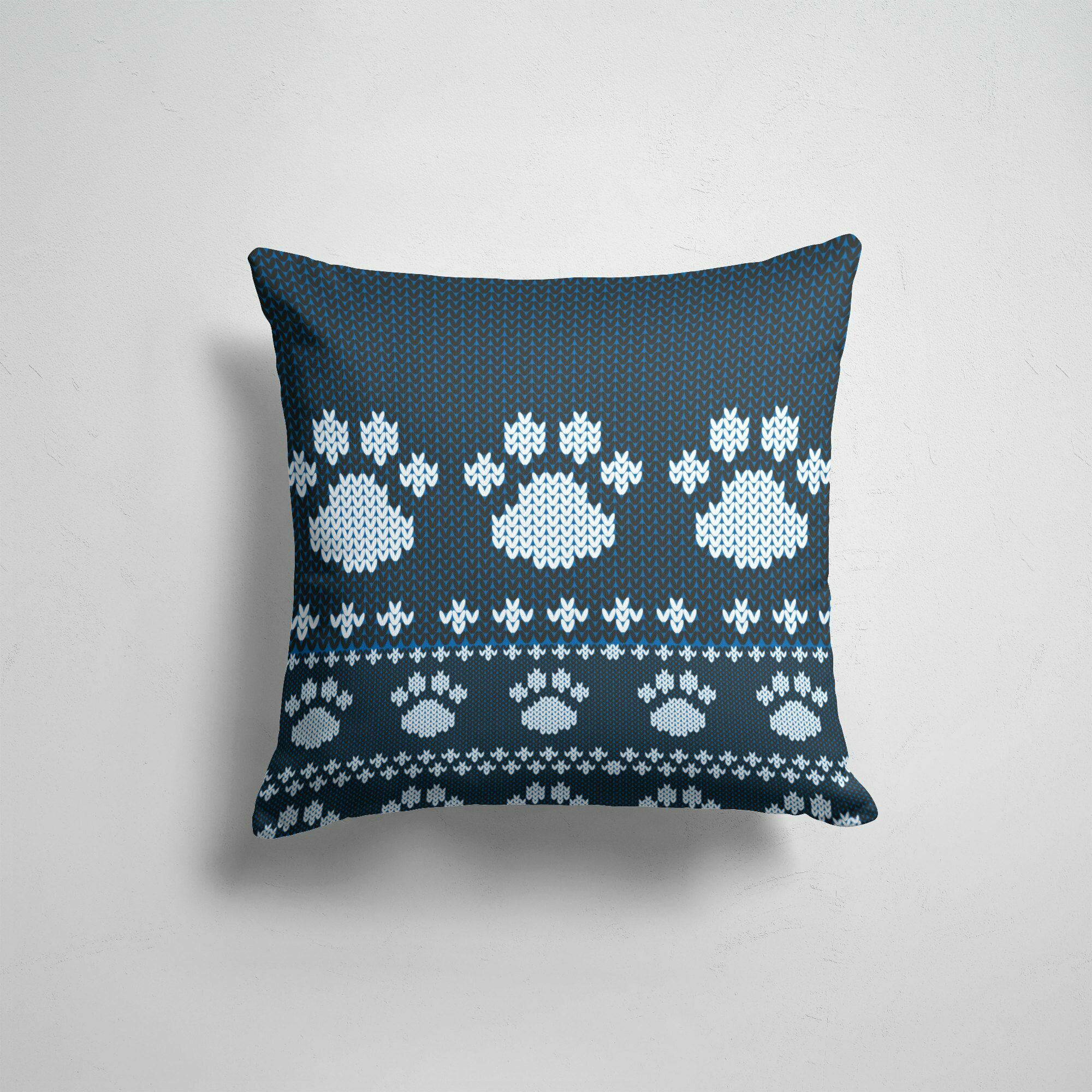 фото Подушка декоративная 45х45см девушка / Узоры / Популярные иллюстрации / Вязанные тигровые лапки