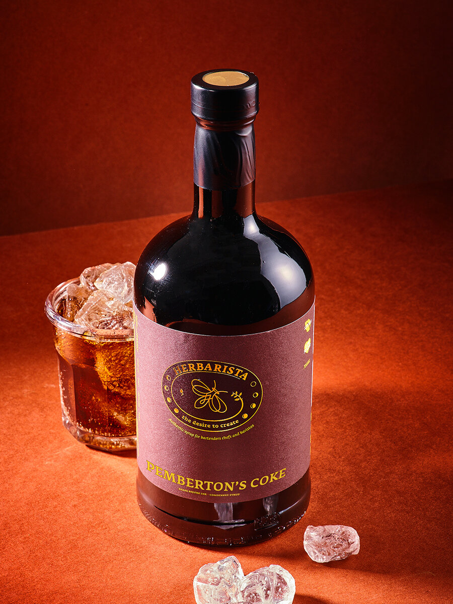 Сироп для кофе, коктейлей, десертов и выпечки Herbarista, Легендарная Кола Pemberton's Coke, 700 мл — фото 1