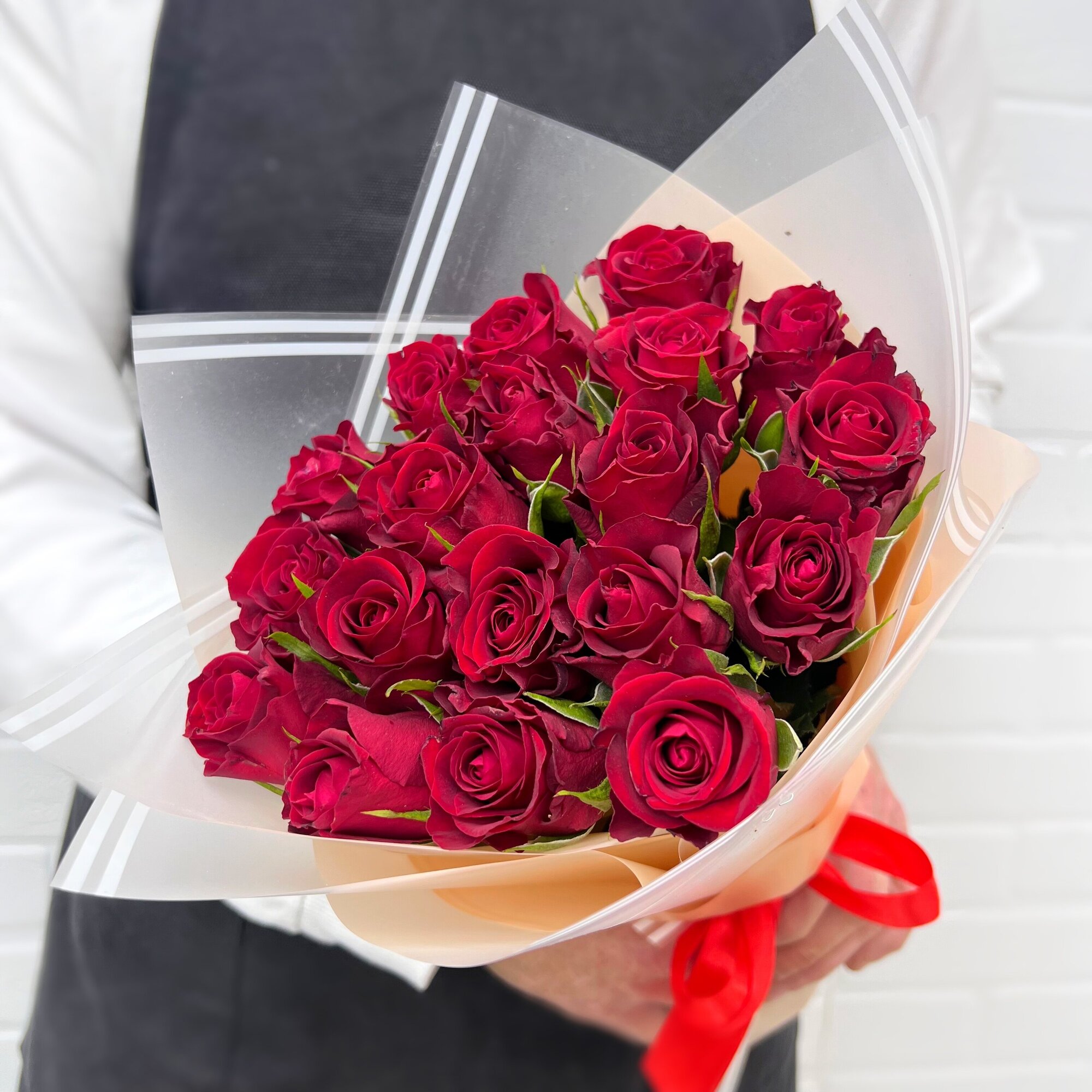 Букет красные розы 19шт 40см Flowerstorg N1131