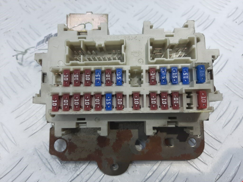 Ниссан патфайндер р51 предохранители и реле Caution plate & label (body) для Nissan Pathfinder R51, 3 поколение 01.2004 01