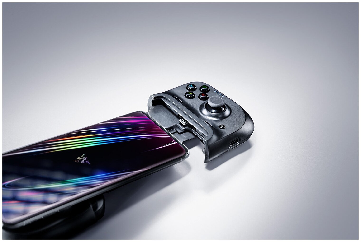 Геймпад Razer Kishi for iOS RZ06-03360100-R3M1