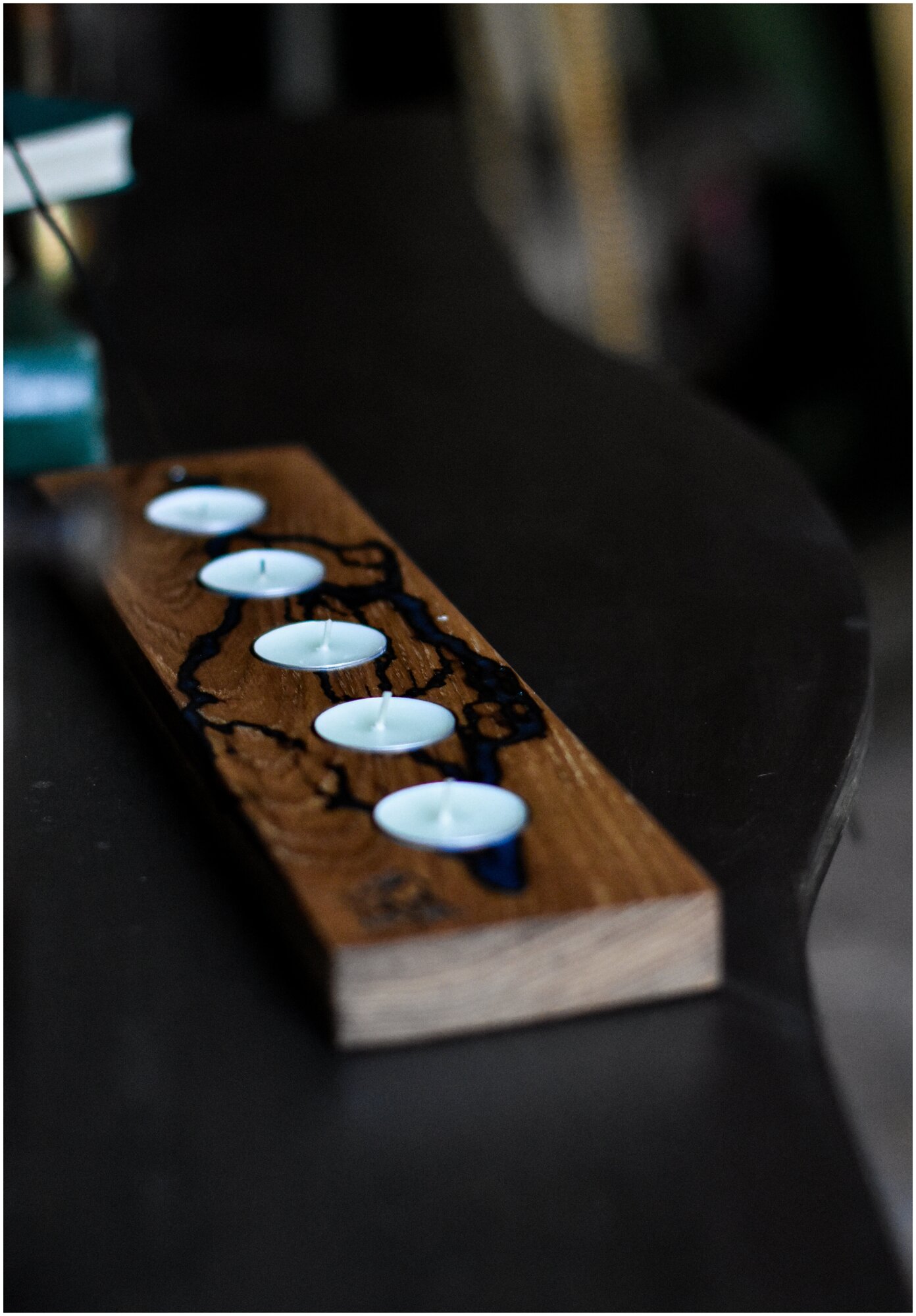 Подсвечник деревянный "5 свечей" 39,5х9,5 см. для чайной свечи (синяя молния) - фотография № 6