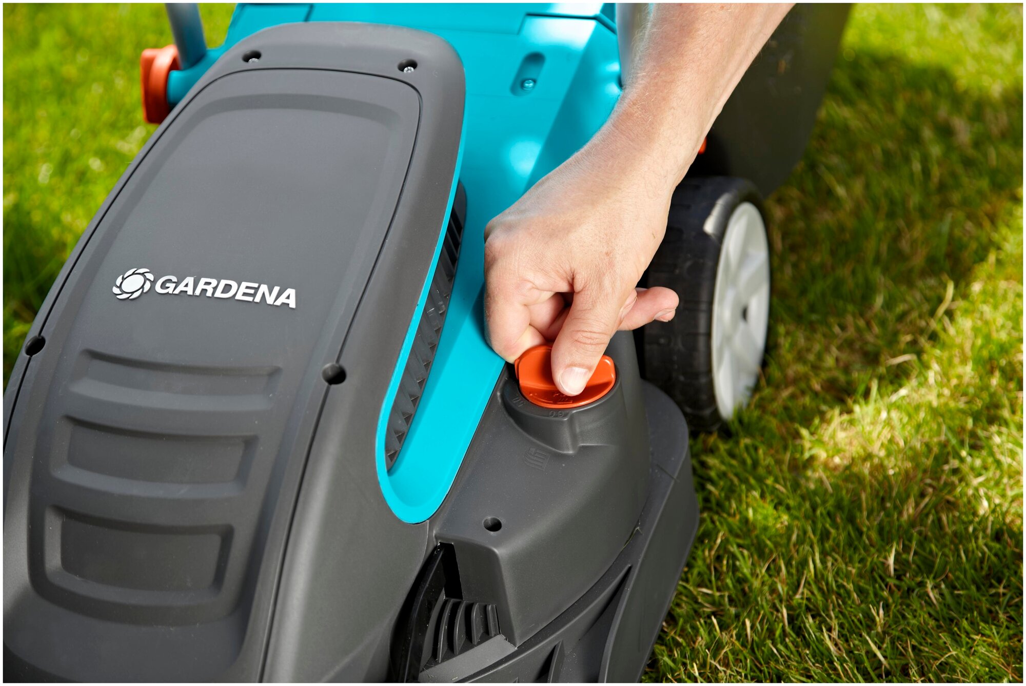 Электрическая газонокосилка GARDENA PowerMax 1400/34 1400 Вт 34