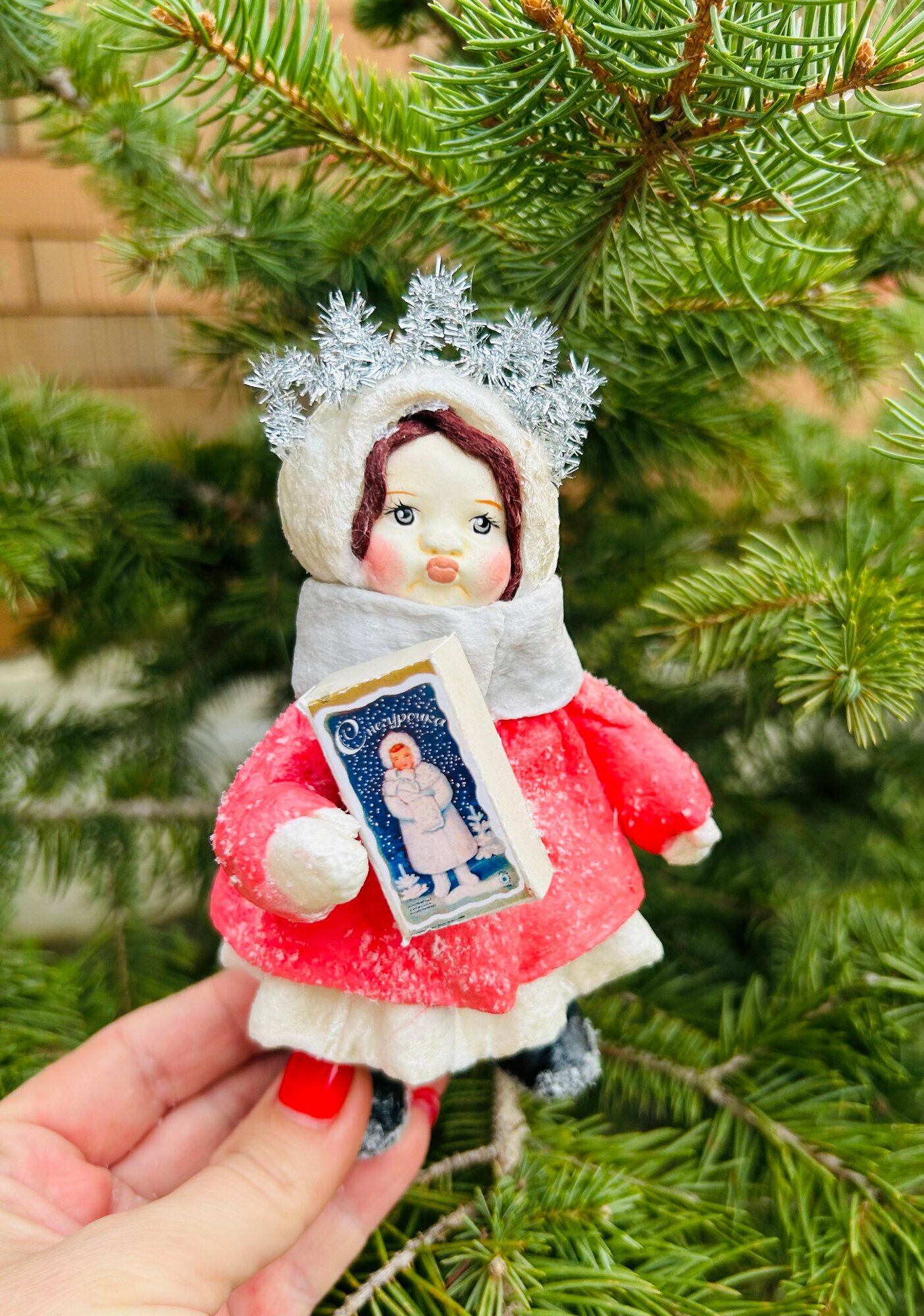 Ватная елочная игрушка - девочка с подарком после утренника