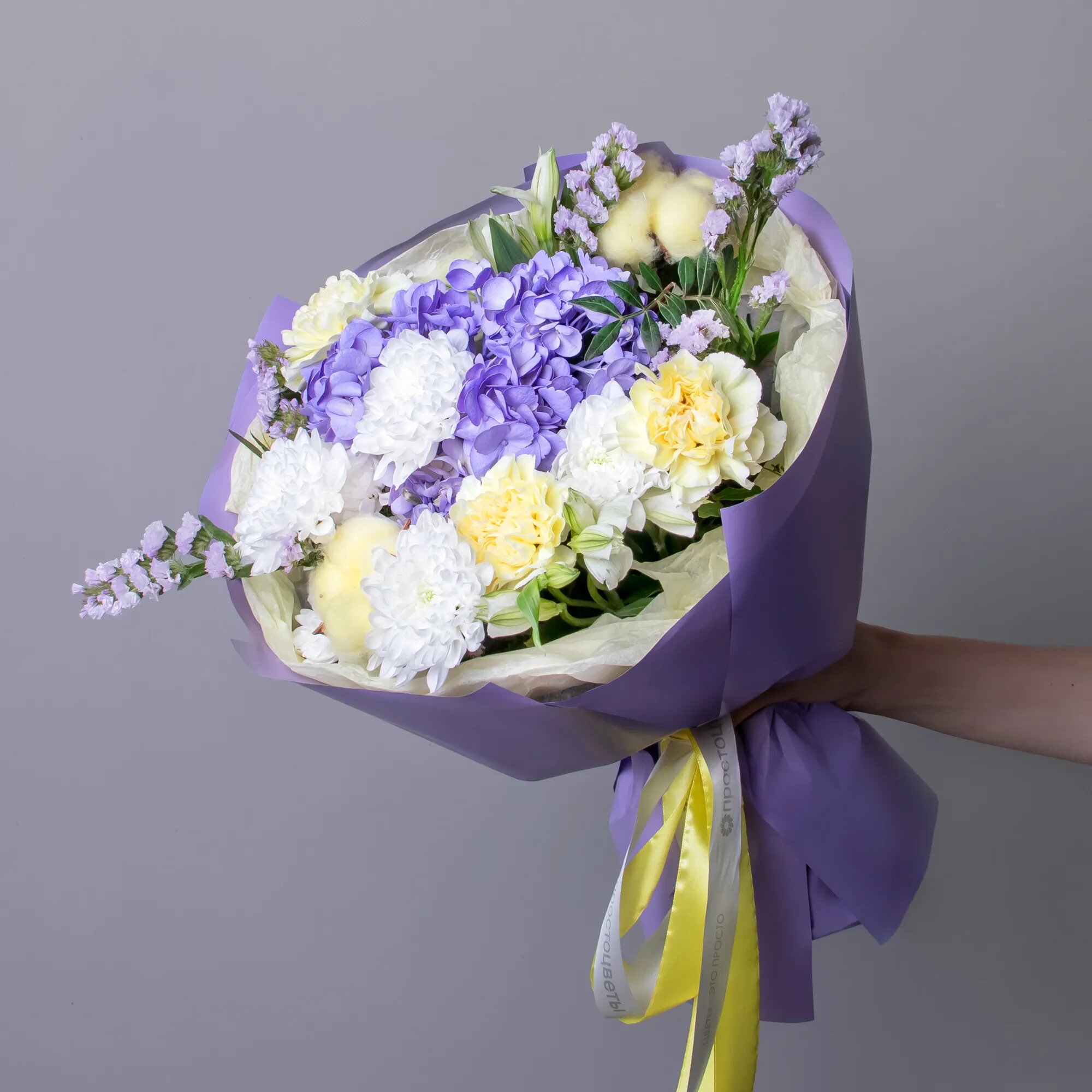 Букет цветов "Сиреневый бриз" в коробке и аквабоксе от "Простоцветы"