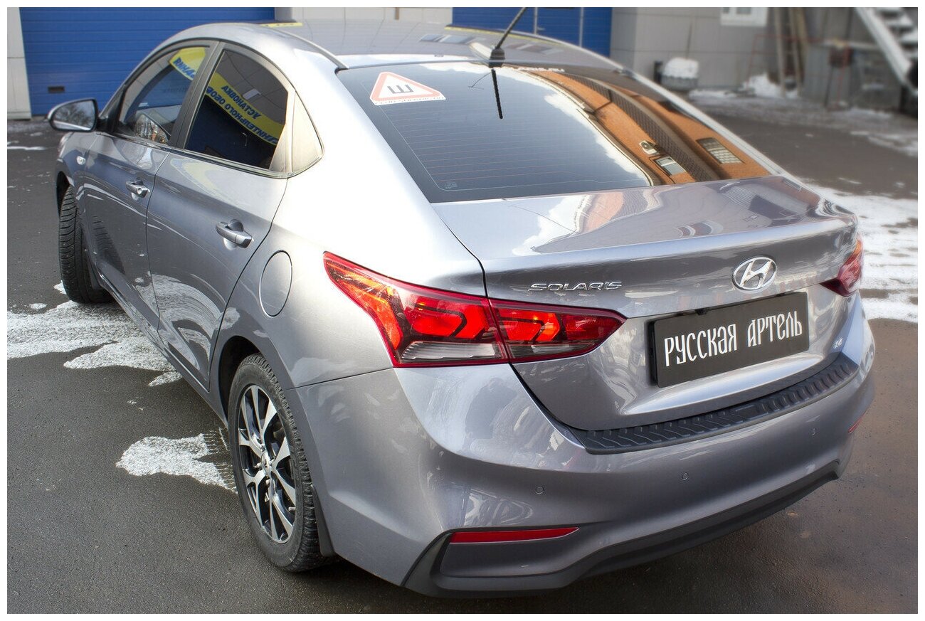 Накладка на задний бампер Hyundai Solaris седан с 2017 по 2020 год (дорестайлинг) — фото 2