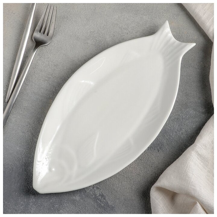 Блюдо Magistro Рыбка, 29х14,5х2 см, цвет белый - фотография № 1