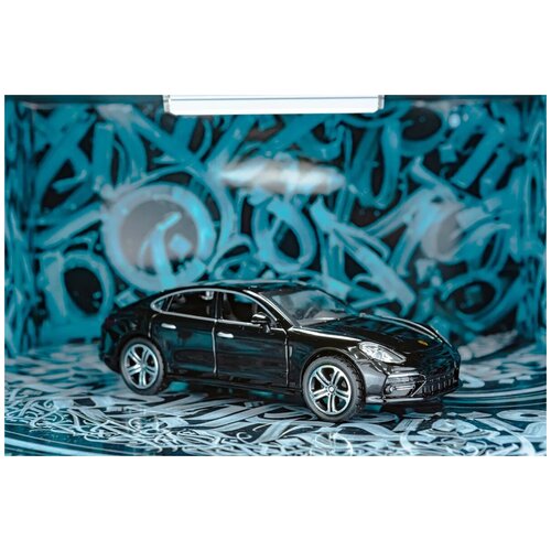 Масштабная модель автомобиля Porsche Panamera в масштабе 1/32