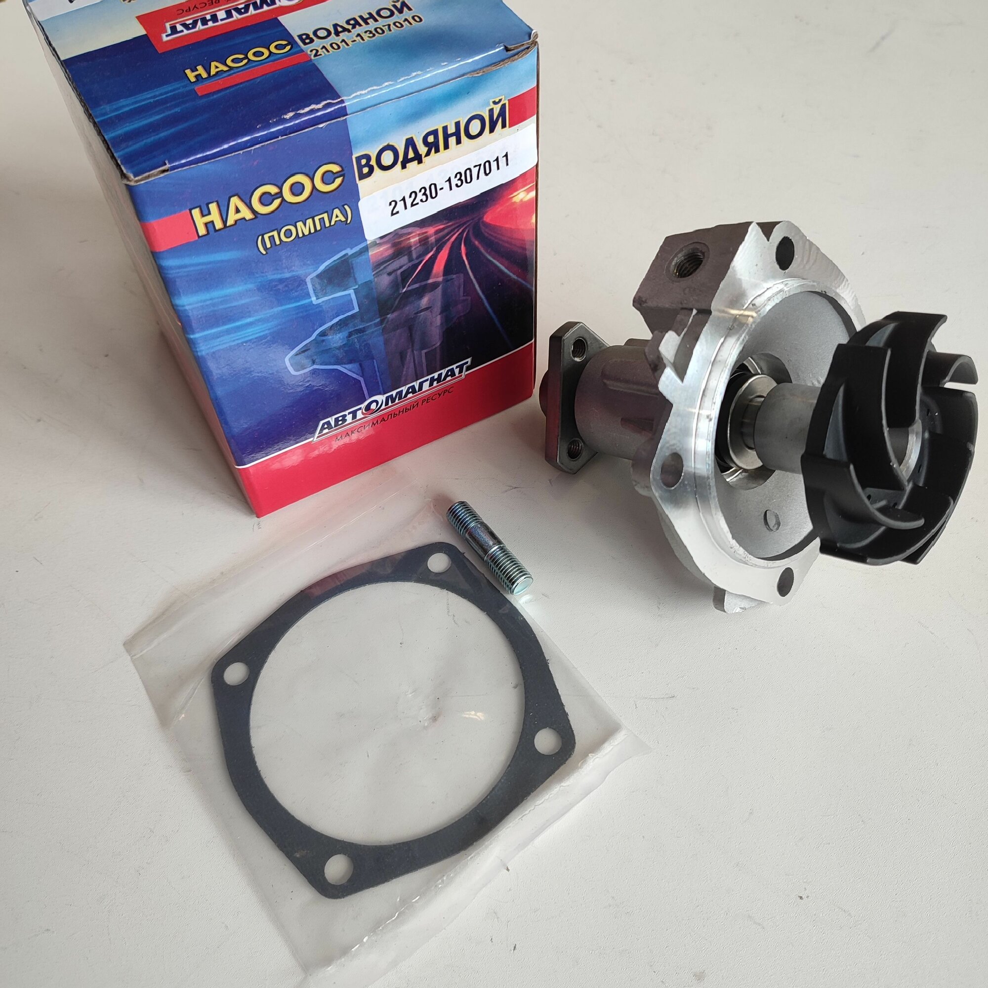 фото Насос водяной (помпа) с прокладкой ВАЗ 2123, CHEVROLET Niva (для двиг. ВАЗ-2123) 21230-1307011 автомагнат