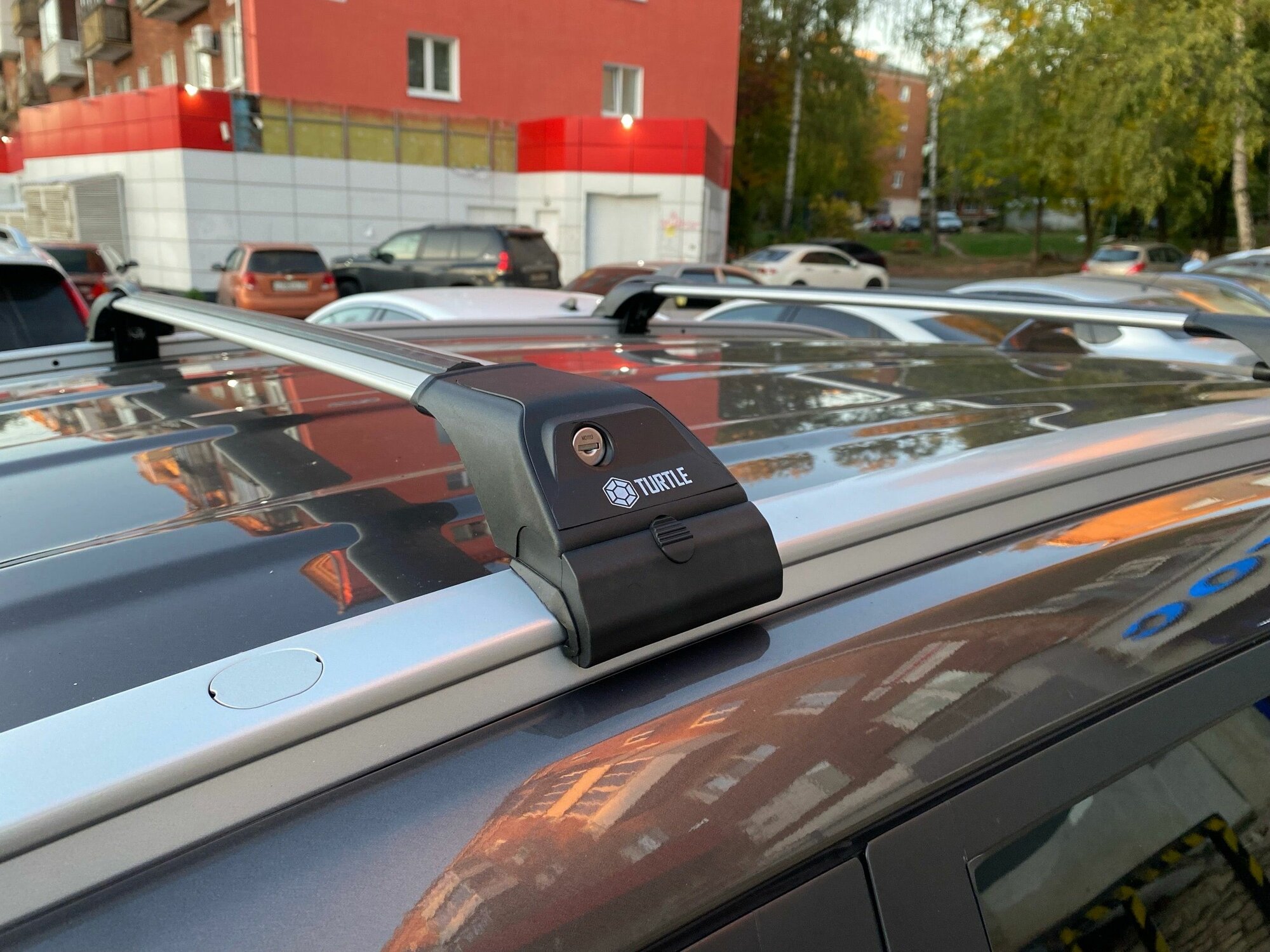 Багажник на интегрированные рейлинги Turtle Tourmaline V2 серебристый для Geely Monjaro / Багажник на крышу Тартл Турмалин В2 для Джили Монжаро