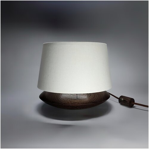 Дизайнерская настольная лампа с серым абажуром