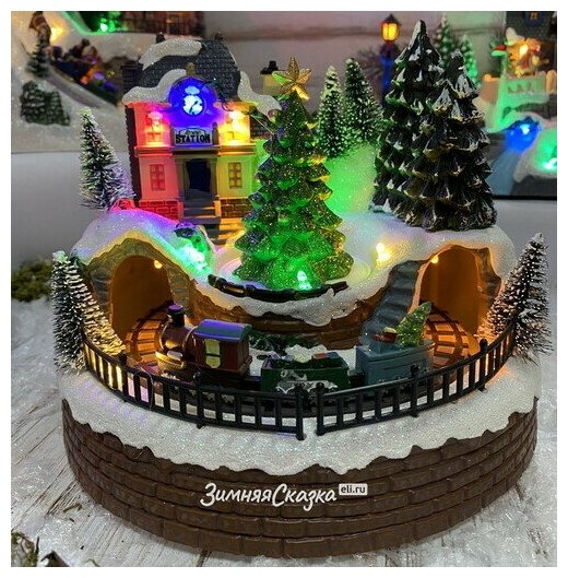 Kaemingk Светящаяся композиция Christmas Village: Рождественский экспресс в Кристмасбург 18*17 см, с движением и музыкой, на батарейках 481377