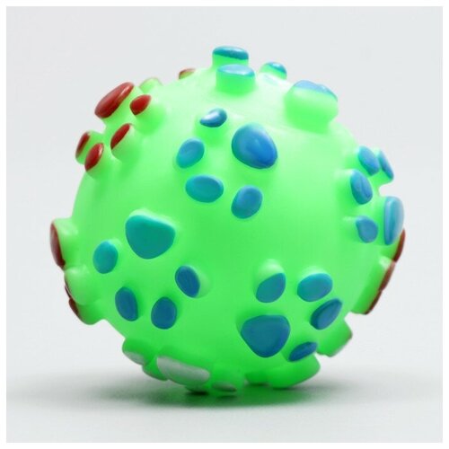 Игрушка пищащая "Мяч Лапка"для собак, 6,5 см, зелёная 7127487