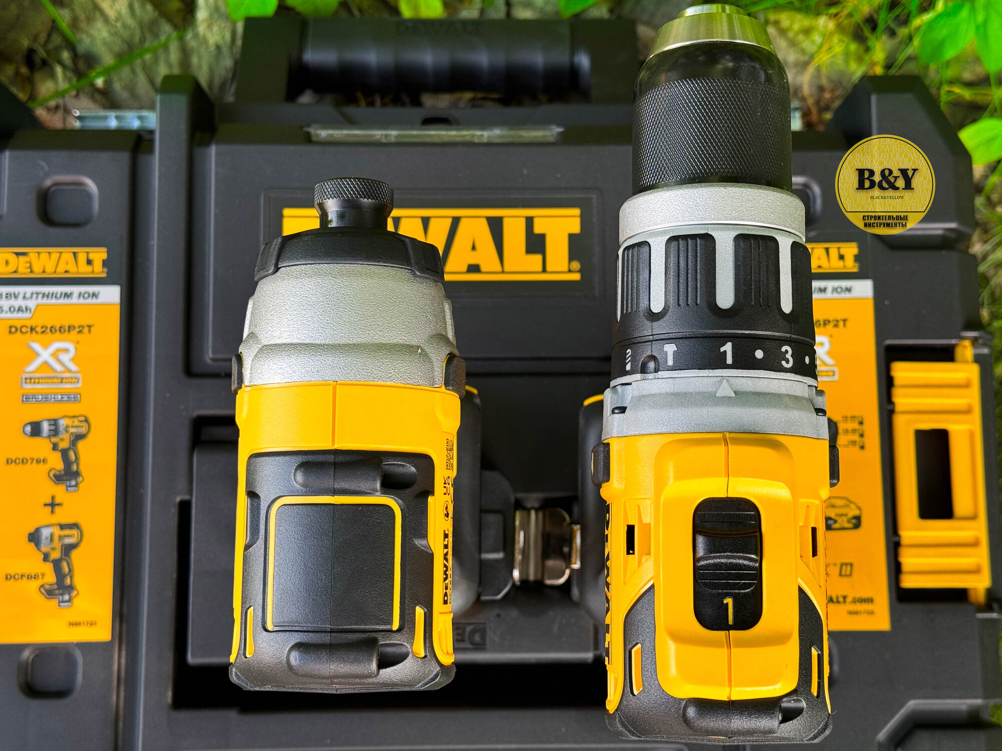 Набор инструментов DeWalt DCK266P2T, ударная дрель и шуруповерт, 2 аккумулятора и ЗУ — фото 1