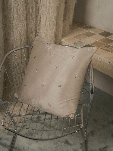 Изображение товара Подушка декоративная, 45х45 см, вельвет, бежевая, Цветы, Velvet