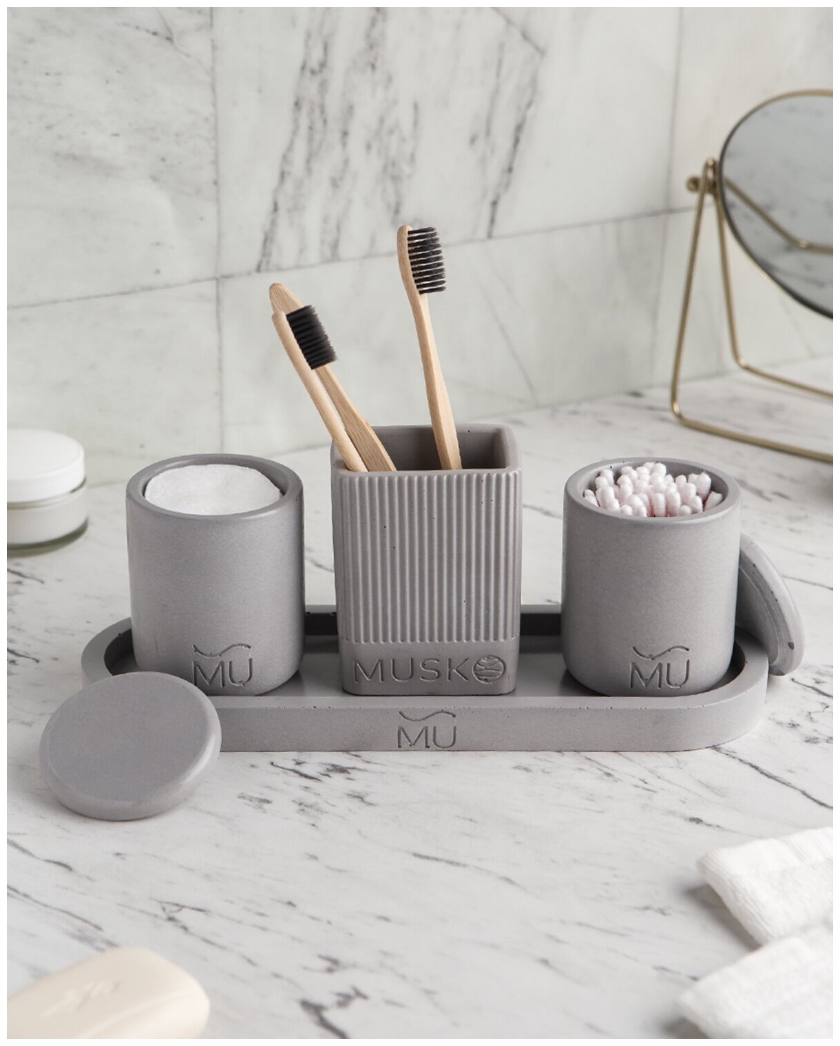 Набор для ванной 05 (поднос Lora M, стакан щёток Musko, емкость с крышкой Bella для ватных палочек и дисков - 2 шт.), бетон, серый глянцевый
