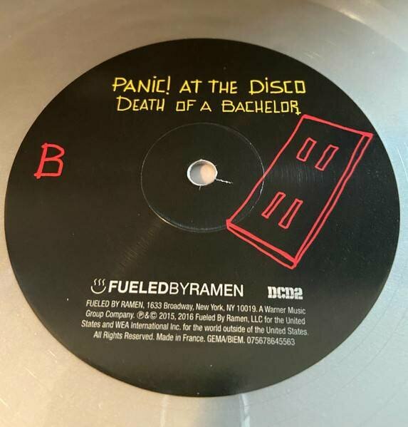 Виниловая пластинка Panic! At The Disco - Death Of A Bachelor Warner Music - фото №10