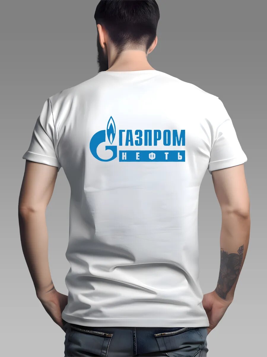 Футболка на спине Газпром нефть