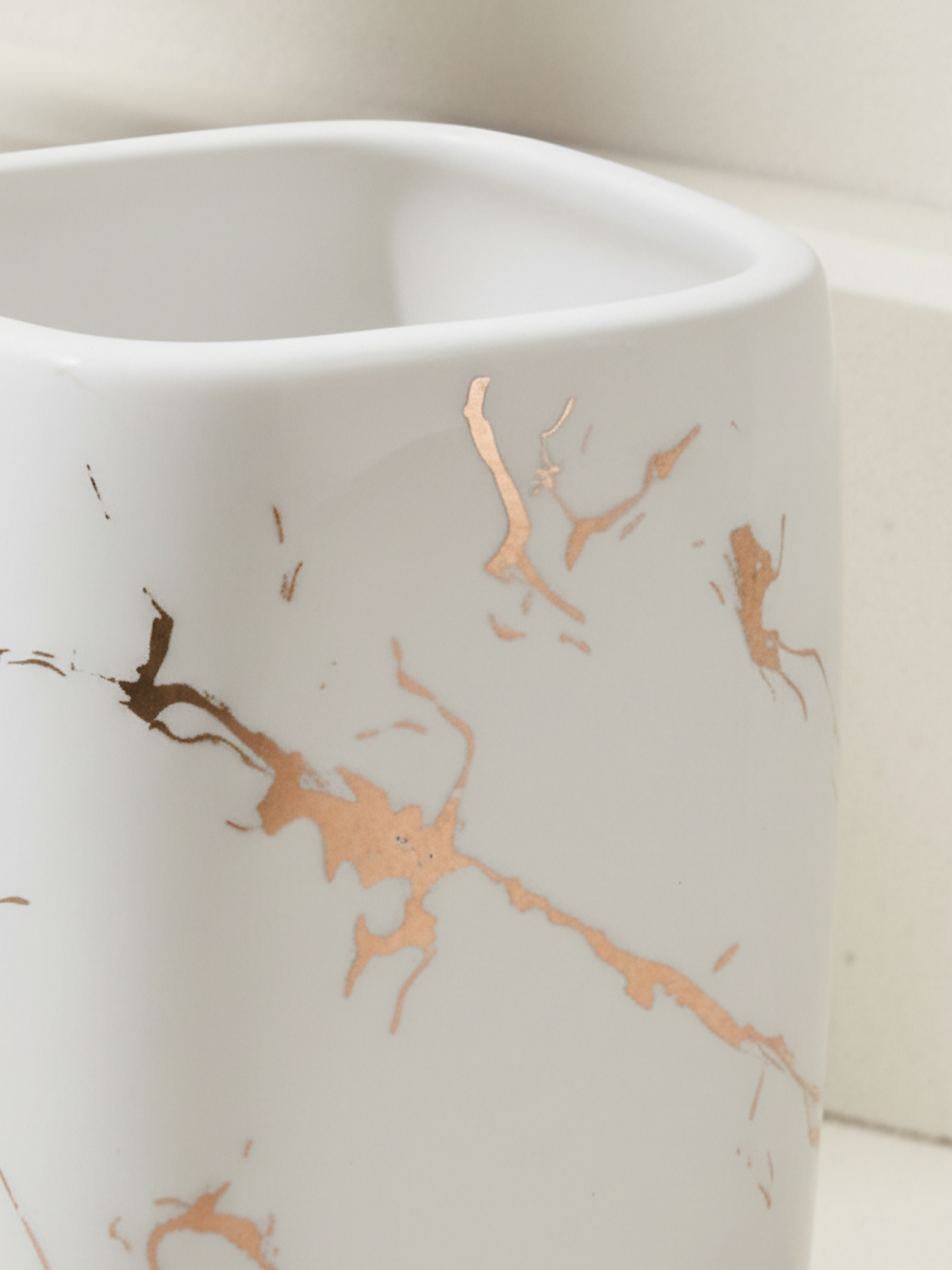 Стакан для зубных щеток PERFECTO LINEA Elegance белый (35-721082) — фото 1