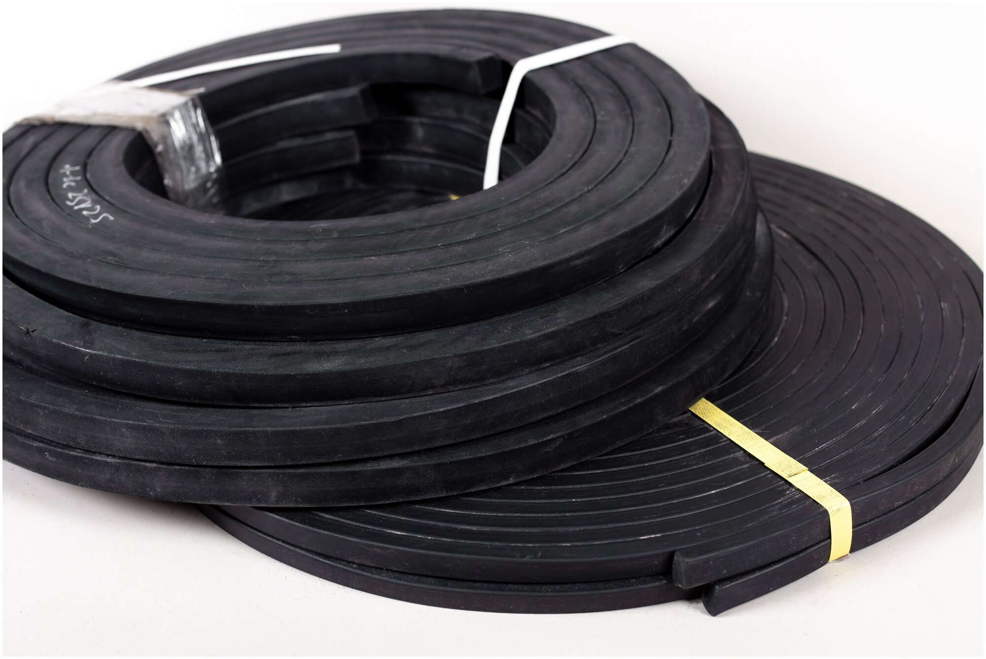 фото Шнур резиновый уплотнительный, черный, монолитный, жесткий, прямоугольный, размер 5х16 мм