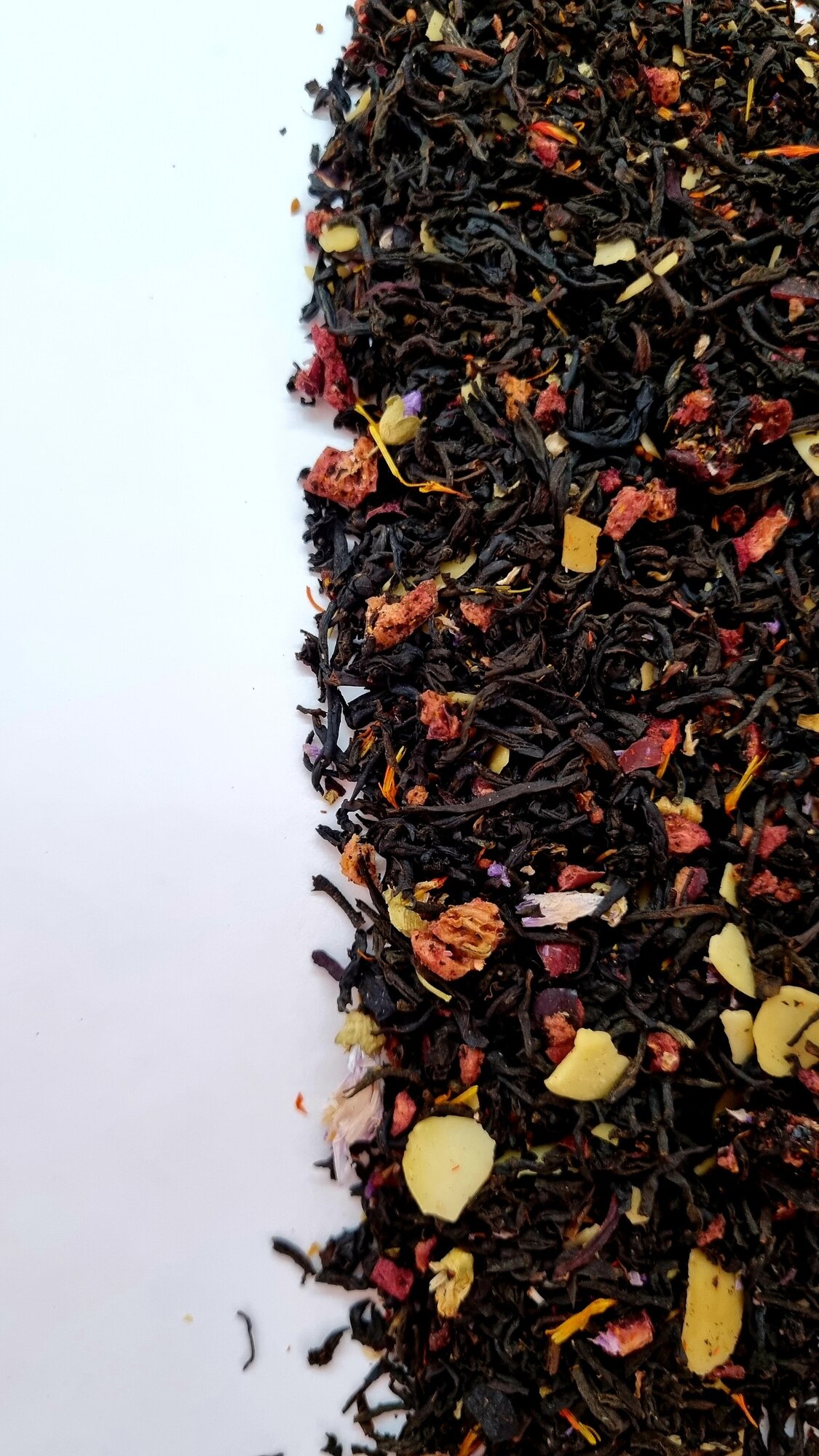Черный чай Винтаж Марципан и Вишня листовой ароматизированный 50 грамм - фотография № 3