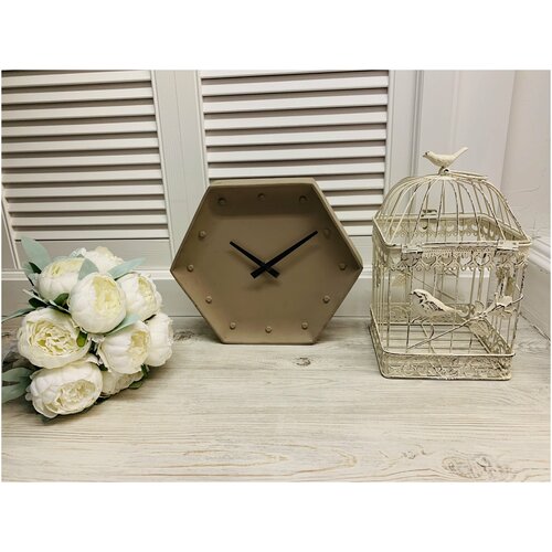 Часы настенные шестигранные из бетона APEYRON 18-309 кварцевый механизм размеры 31x26.8x5.5 см работа от 1 пальчиковой батарейки тип АА, 18-309беж.