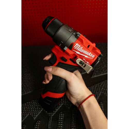 Аккумуляторная дрель-шуруповерт MILWAUKEE M12 FUEL FDD2-202X 58981₽