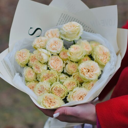 Изображение товара Букет из кустовых пионовидних роз «Ванильное облако», шикарный и красивый букет любимой девушке, жене, маме, сестре или коллеге на праздник