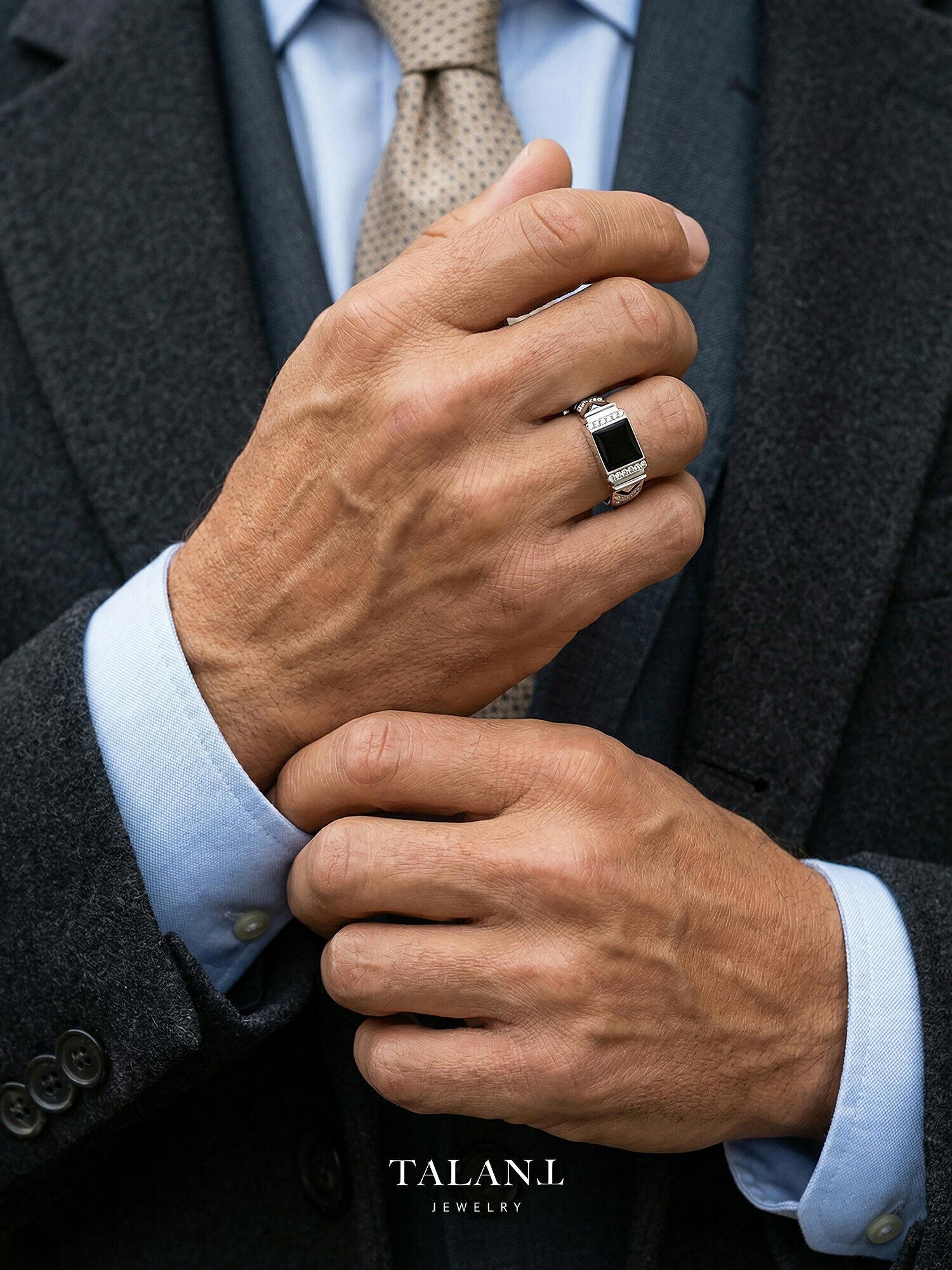 Печатка TALANT, серебро, 925 проба, родирование, фианит, эмаль, размер 20.5, серебристый/черный — фото 1