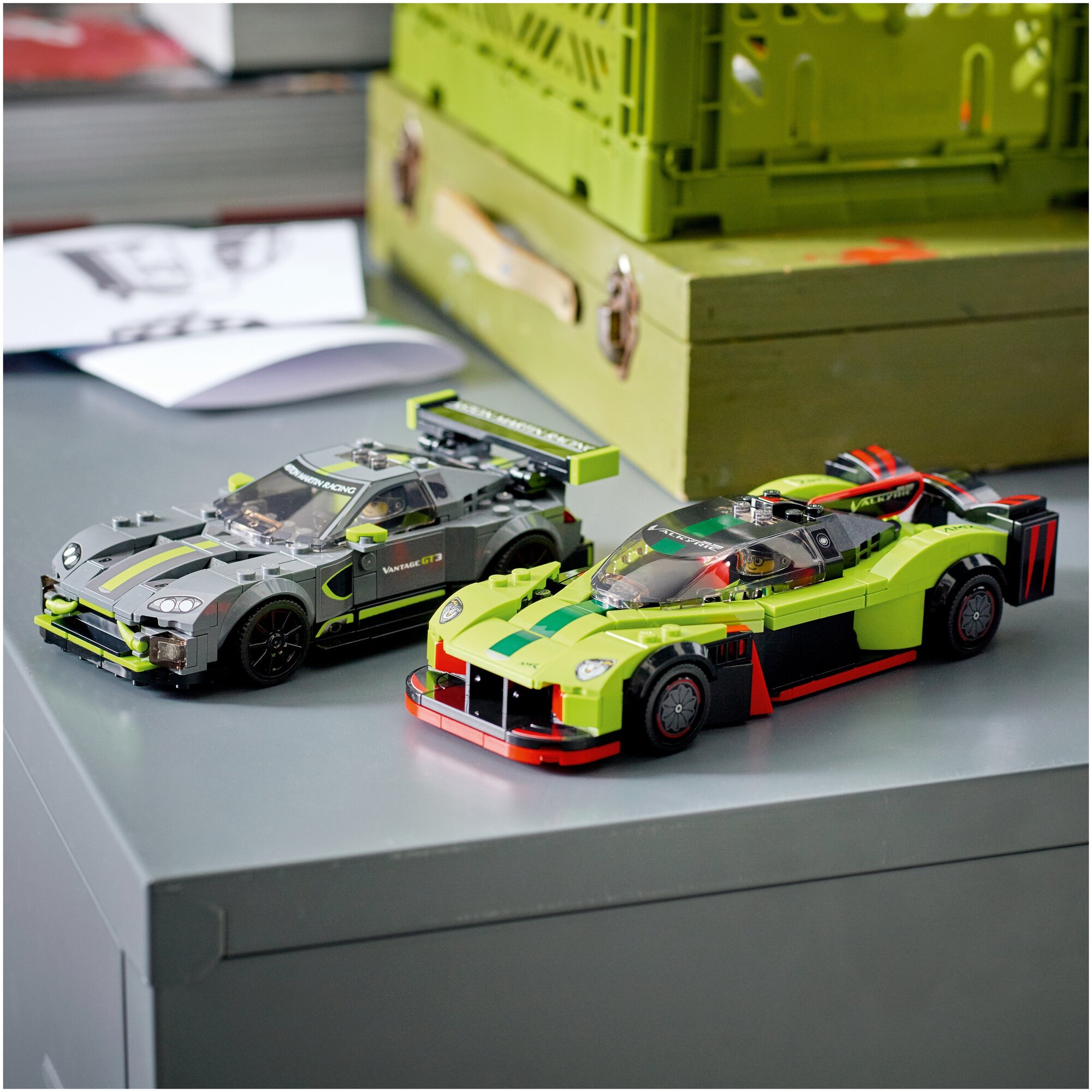 Конструктор LEGO Speed Champions 76910 "Aston Martin Valkyrie AMR Pro и Aston Martin Vantage GT3" - фото №8