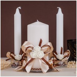 Комплект свадебных свечей для домашнего очага и декора банкета "Карамель" с кремовыми и коричневыми атласными лентами, жемчужными бусинами и латексными розами айвори
