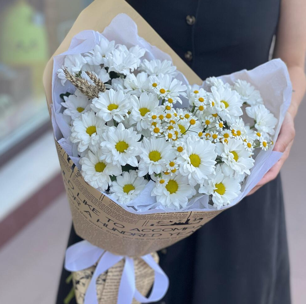 Букет "Ikebana" из хризантем и ромашки, размер M, высота 45см, 7 цветов/сборный букет
