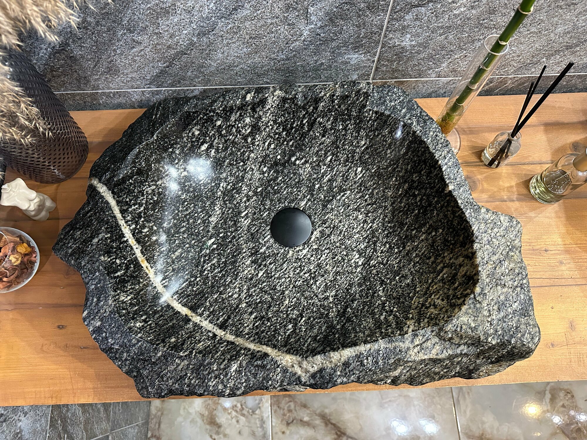 Раковина из натурального цельного камня Black Swan, Royal Grey (62х48)
