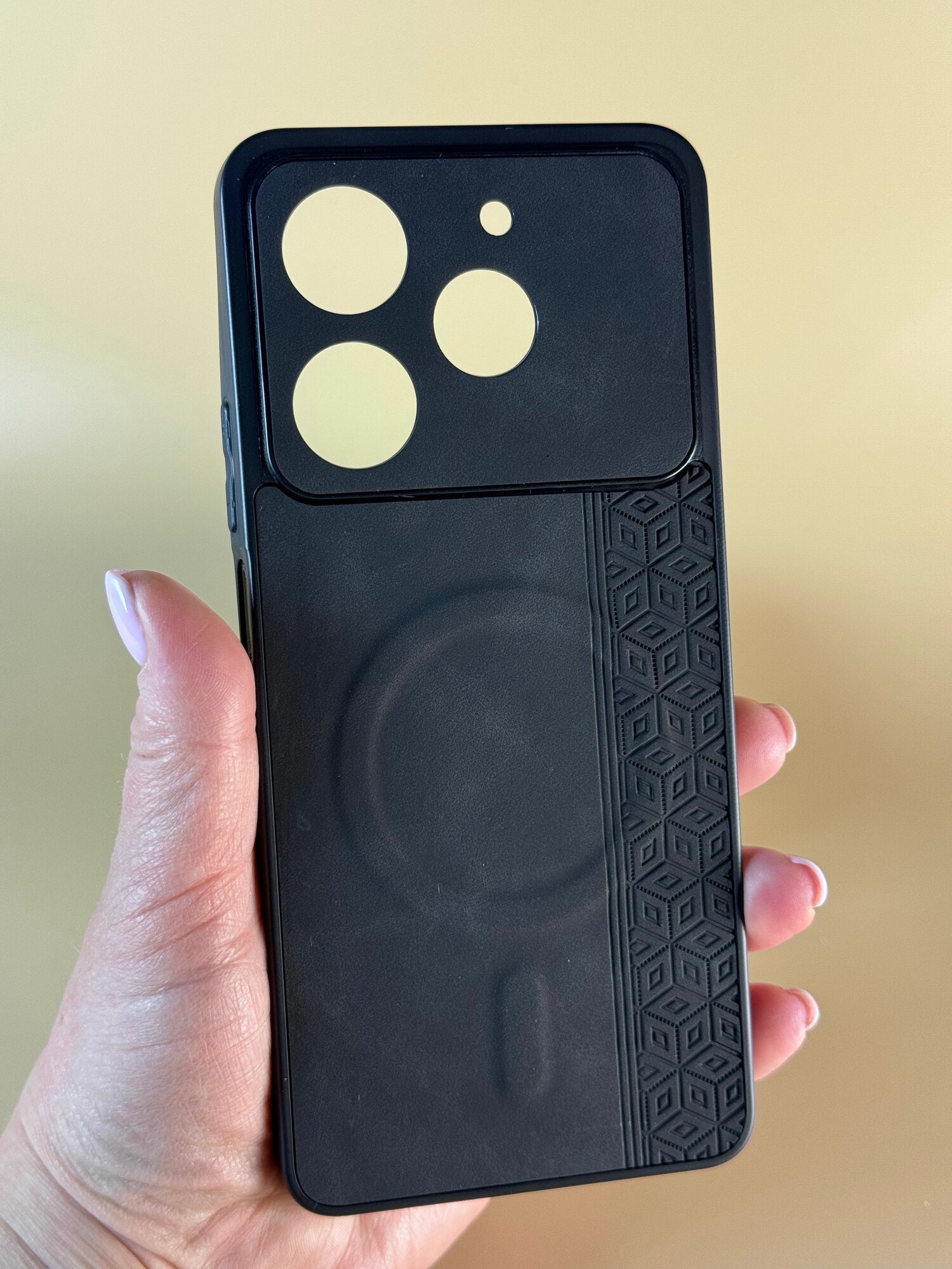 Чехол кожаный на Tecno Pova 6 Neo / Чехол на Техно Пова 6 Нео с защитой камеры, с держателем MagSafe, геометрия, черный — фото 1